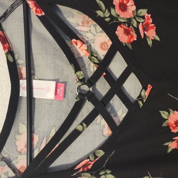 Black Floral Strappy Quarter sleeve EUC - Picture 2 of 4